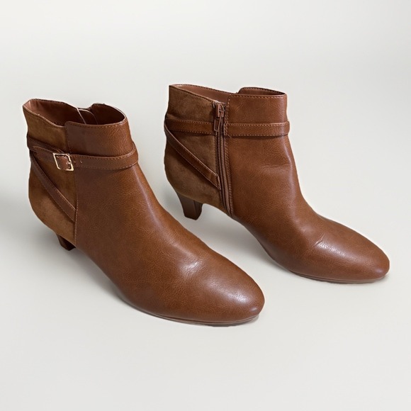 G.H. Bass & Co. Coleen Women's Brown Ankle Boots Booties Size 10M Buckle - Picture 3 of 16